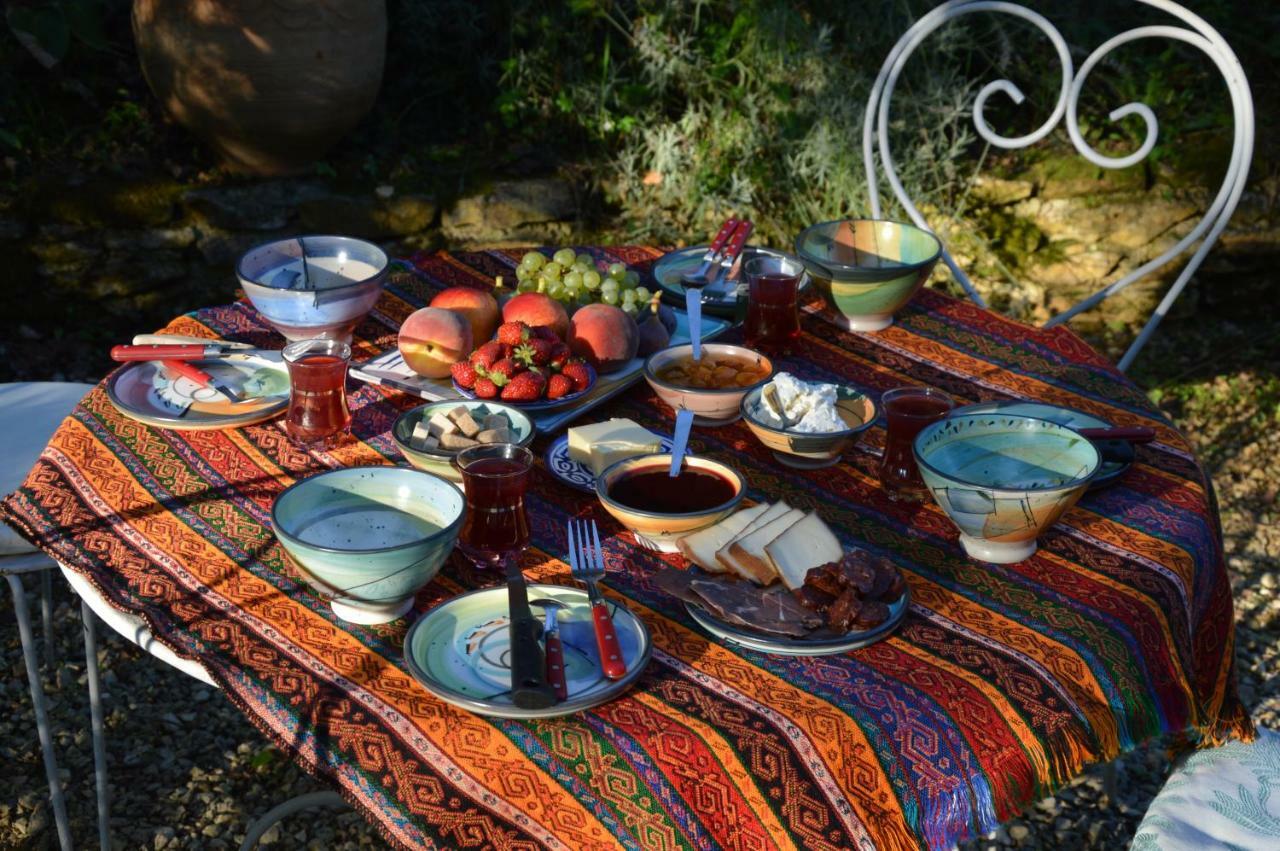 Les Deux Tours Bed & Breakfast Siorac-en-Perigord ภายนอก รูปภาพ